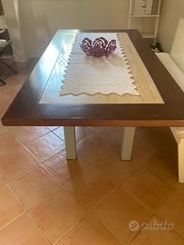 Tavolo in legno e marmo