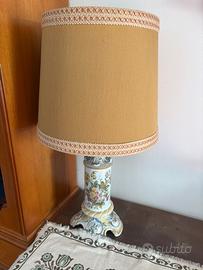 Lampada da tavolo vintage in ceramica decorata