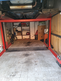 Ampio box in zona centrale a Pegli