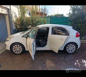 Kia Rio 2 serie con motore non funzionante