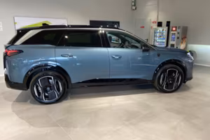 PEUGEOT Nuovo E-5008 GT - Motore Elettrico 210CV (