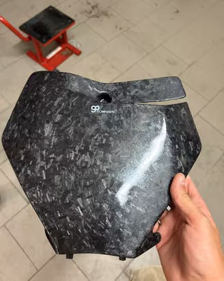 piatta per moto carbonio forgiato