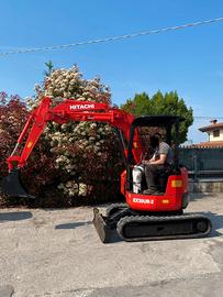 E293 - Escavatore 30 Q Hitachi EX30UR-2
