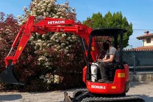 E293 - Escavatore 30 Q Hitachi EX30UR-2