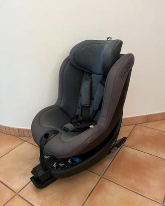 Seggiolino orientabile