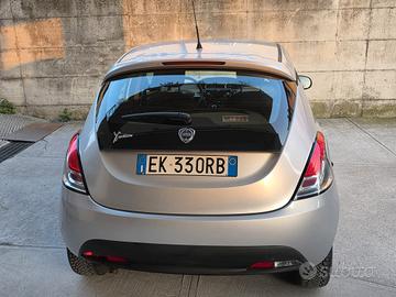 lancia ypsilon PLATINUM