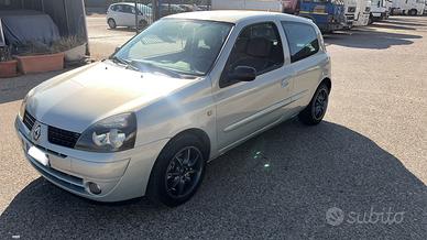 Renault Clio 1.2 BENZINA NEOPATENTATI 2003