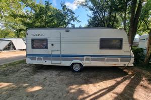 Caravan Hobby Exclusive 7.35 mt 4 Posti