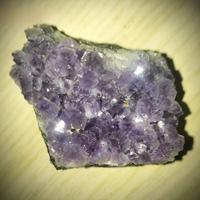 Ametista grezza su matrice