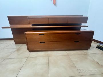 Mobile basso vintage in legno massello e cassetti