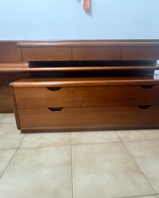 Mobile basso vintage in legno massello e cassetti