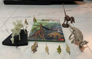 Libro più modellini dinosauri