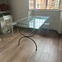 Tavolo di vetro