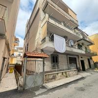 2 LOCALI A TORRE DEL GRECO