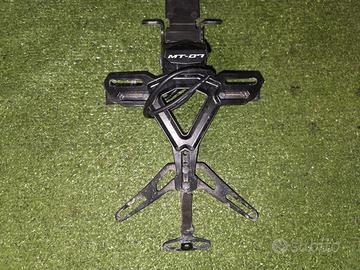 Mt07 porta targa sportivo