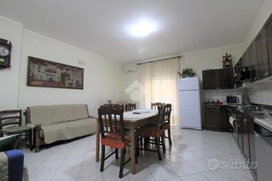 4 LOCALI A LAMEZIA TERME