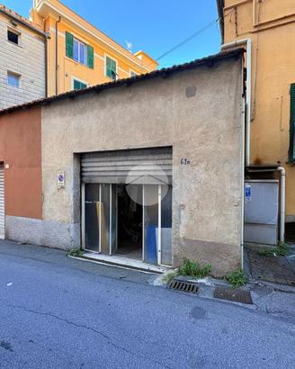 MAGAZZINO A GENOVA