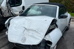 Volkswagen New Beetle del 2016 per ricambi