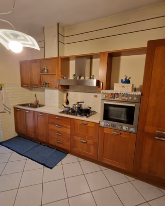 Cucina completa + tavolo sedie e credenza