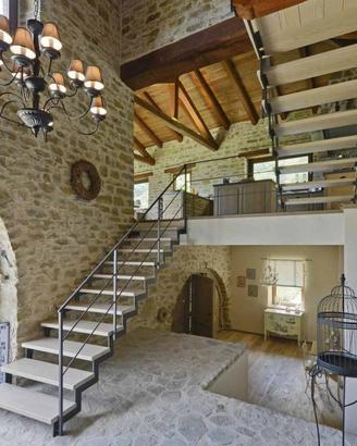 Villa di 250 m² con più di 5 locali e box auto a F