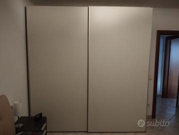 Armadio con ante scorrevoli