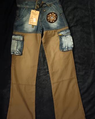 Pantaloni in denim e stoffa. 