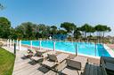 -jl-blu-resort-trilocale-moderno-piscina