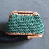 borsa cluth bicolore all'uncinetto 