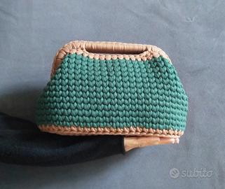 borsa cluth bicolore all'uncinetto 