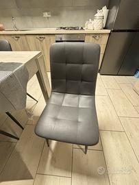 Sedie e camera matrimoniale