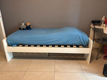 Struttura letto con cassetti estraibili
