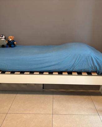 Struttura letto con cassetti estraibili