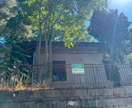 Ragalna villetta con ampio terreno