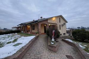 Villa di 450 m² con più di 5 locali e box auto dop