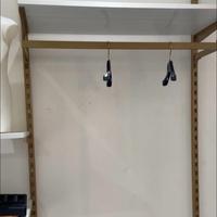 17 mensole e 8 appendi abiti