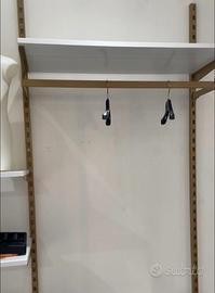 17 mensole e 8 appendi abiti