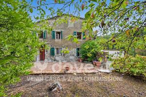 Rustico / Casale di 350 m² con 4 locali a Fosdinov