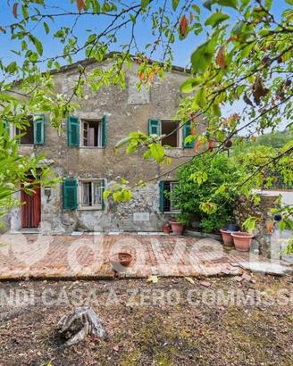 Rustico / Casale di 350 m² con 4 locali a Fosdinov