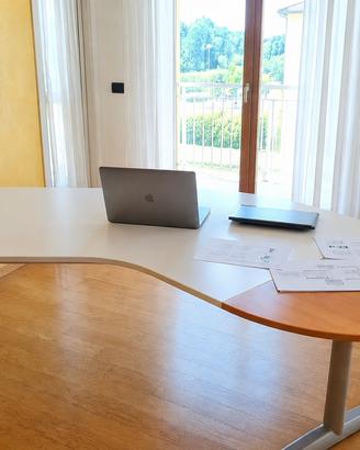 Scrivania angolare (NON IKEA)