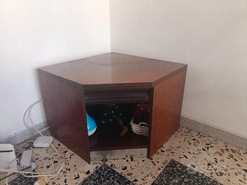 Mobile angolare in legno per TV 