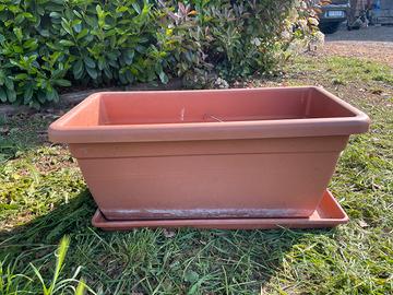 Vaso in plastica rettangolare con sottovaso