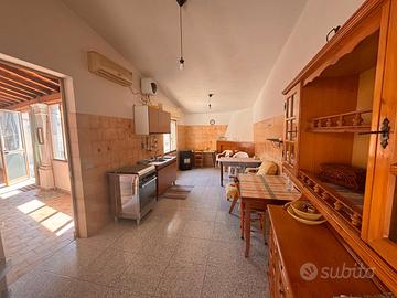 Casa indipendente con ampi spazi esterni