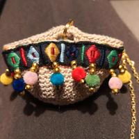 collana in metallo con ciondolo a forma di 
