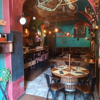 Brasserie Hamburgeria e Rhumeria in stile steampun