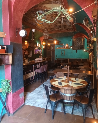 Brasserie Hamburgeria e Rhumeria in stile steampun