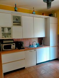 cucina completa di elettrodomestici 