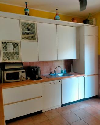 cucina completa di elettrodomestici 
