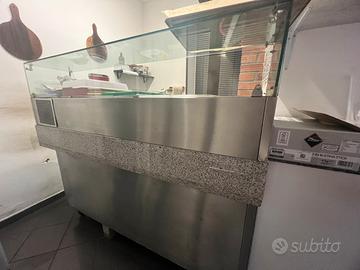 Banocone e frigorifero pizzeria