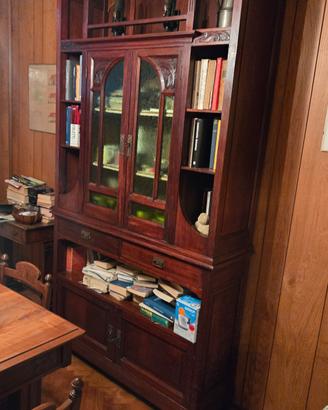 Libreria stile Liberty