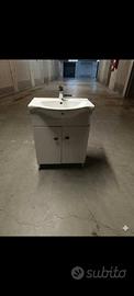 lavabo stretto con mobiletto porta detersivi